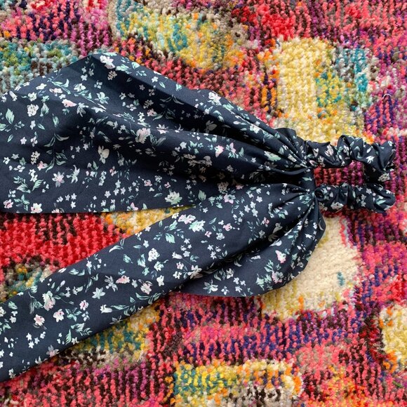 Assorted Hair Accessories - Picture 5 of 10